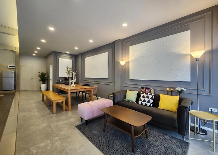2-storey Townhouse In Local Neighborhood Area