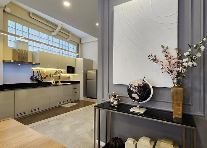 2-storey Townhouse In Local Neighborhood Area