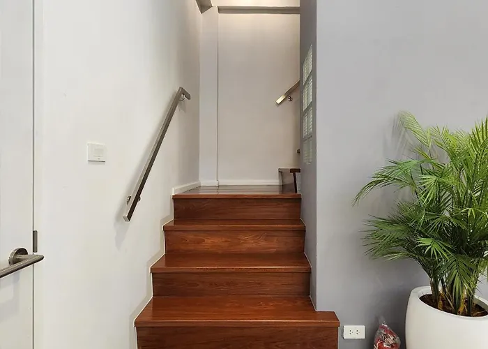 2-storey Townhouse In Local Neighborhood Area