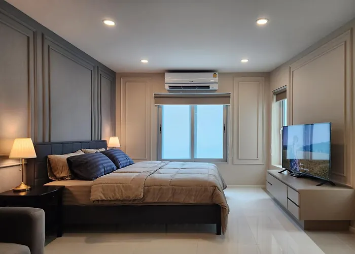 2-storey Townhouse In Local Neighborhood Area * Бангкок